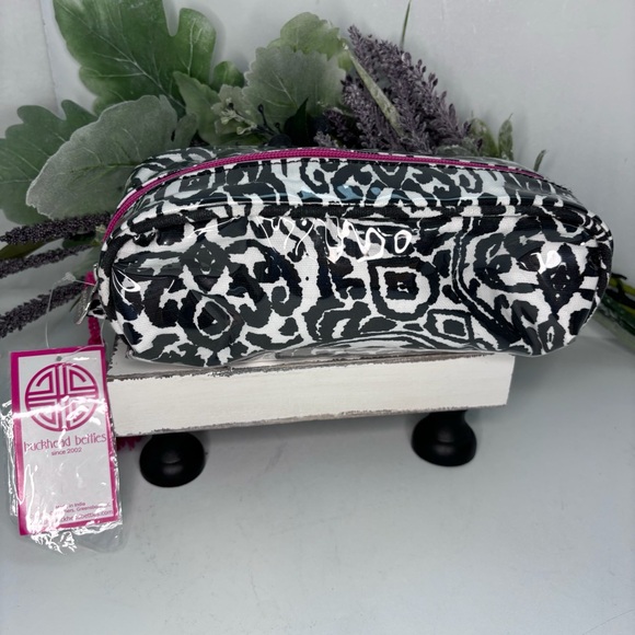 Buckhead Bettie’s Black white pencil pouch NWT - Picture 3 of 9